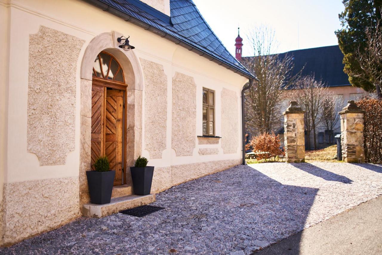 Baroque Chaplain House Kaplanka 1796 A. D. - Historical Luxury Apts In Bohemian Paradise Zelezny Brod Екстер'єр фото